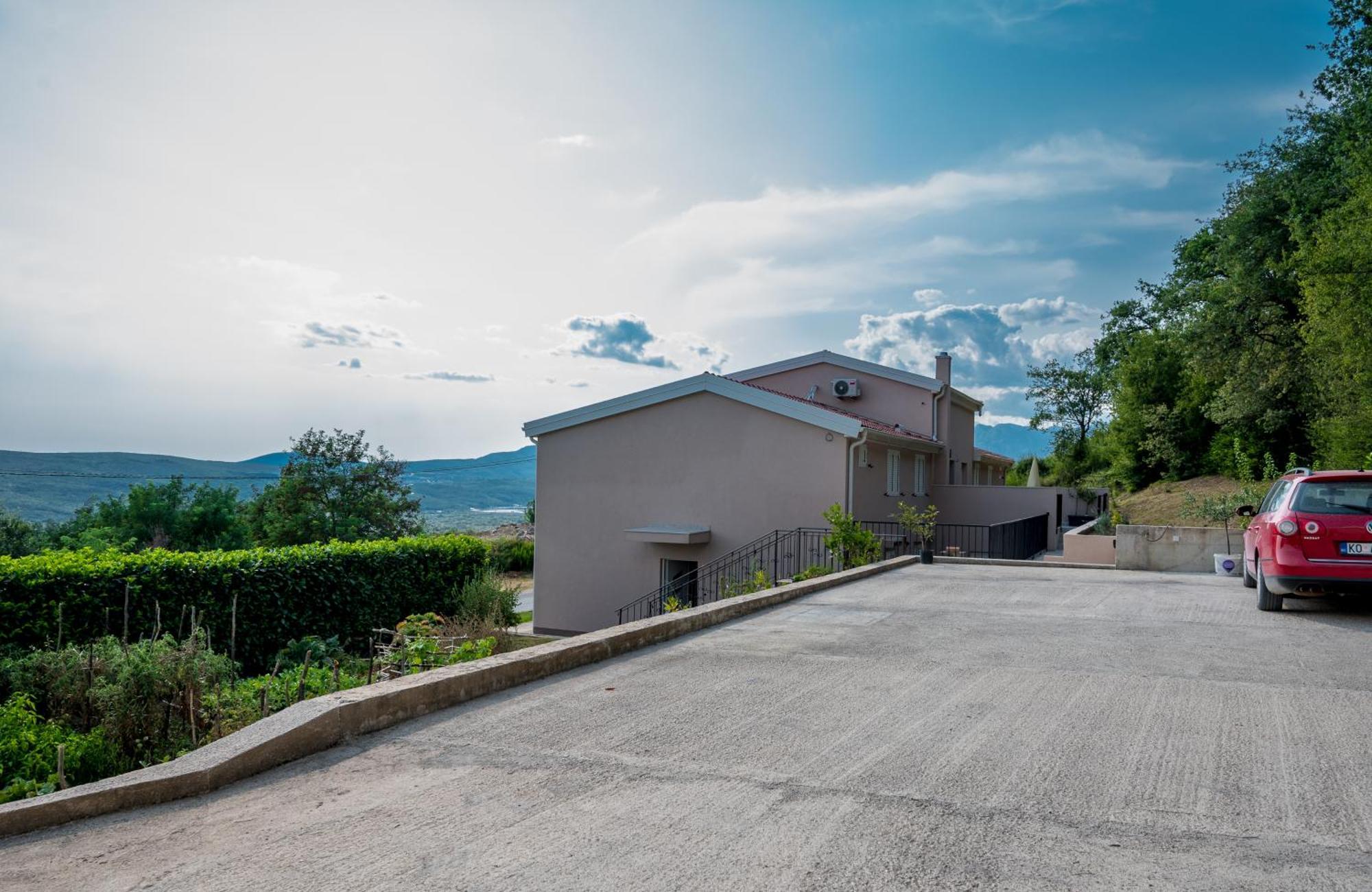 En Chene Apartment Kotor